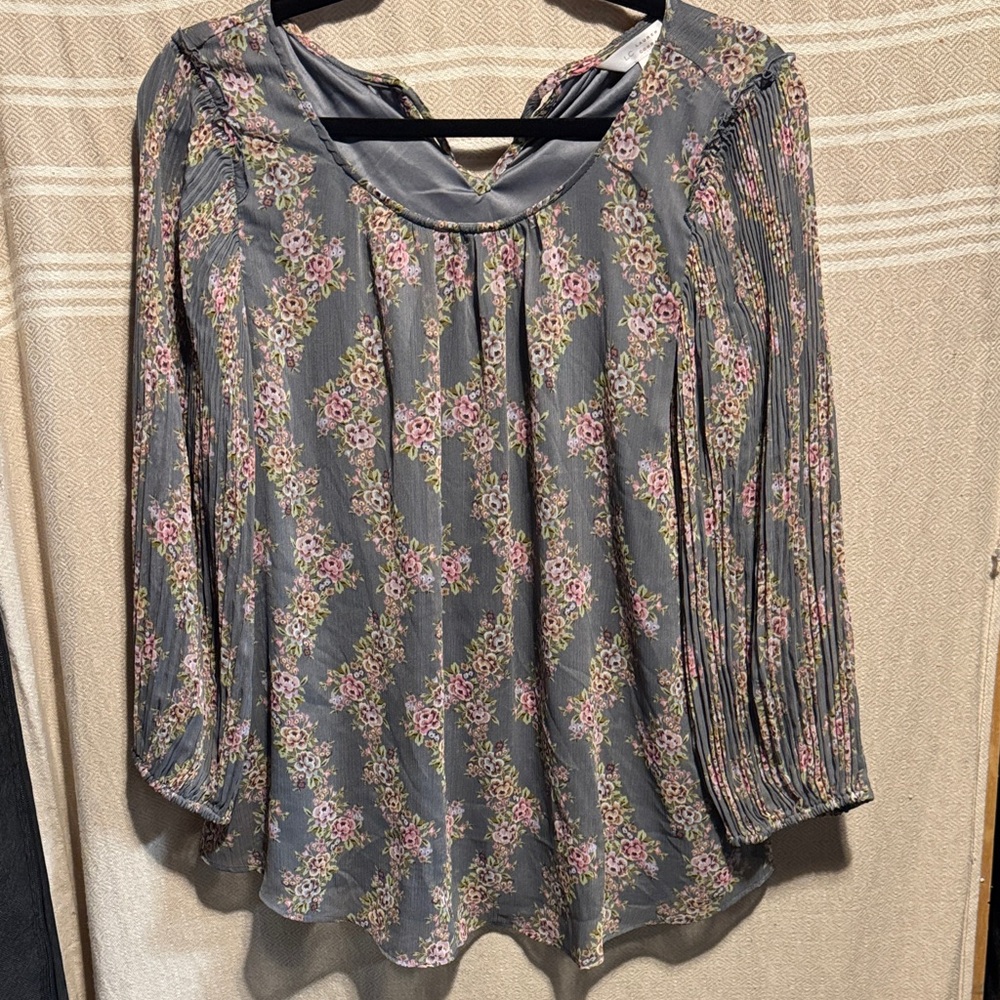 LC Lauren Conrad Gray Blouse with Pink Floral Design